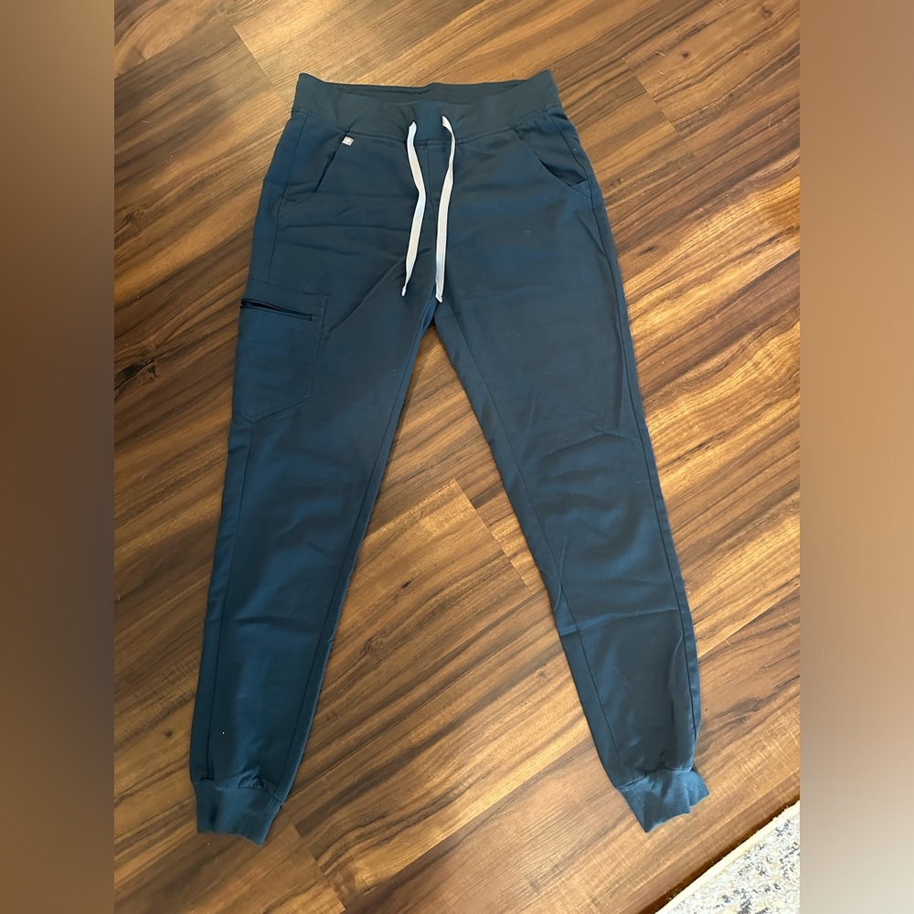 FIGS SCRUB PANTS
